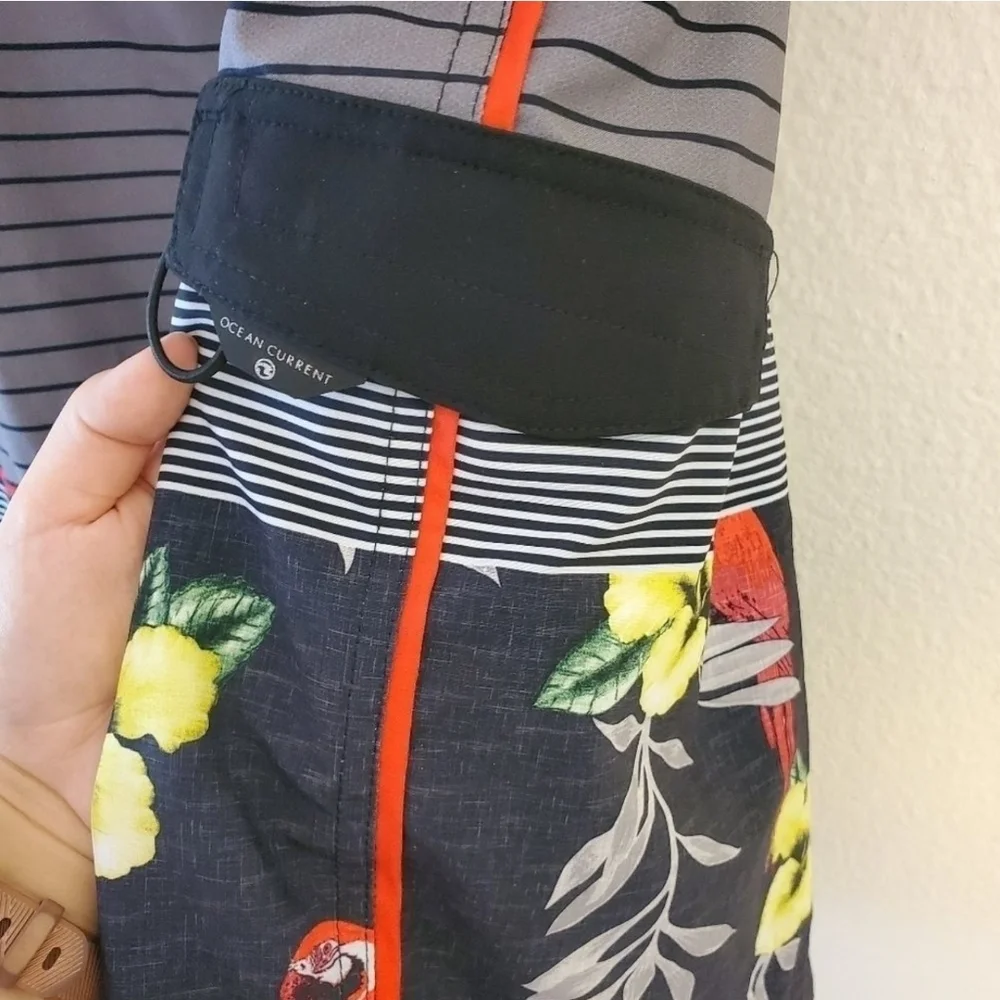 Ocean current brand men' swim trunks in size 36.